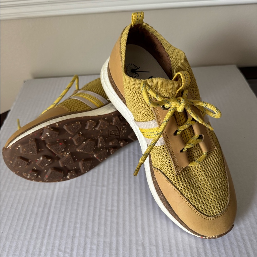 OTBT Speed Sneaker Leather Mustard Yellow Tennis Shoes NWOT Women’s 8.5